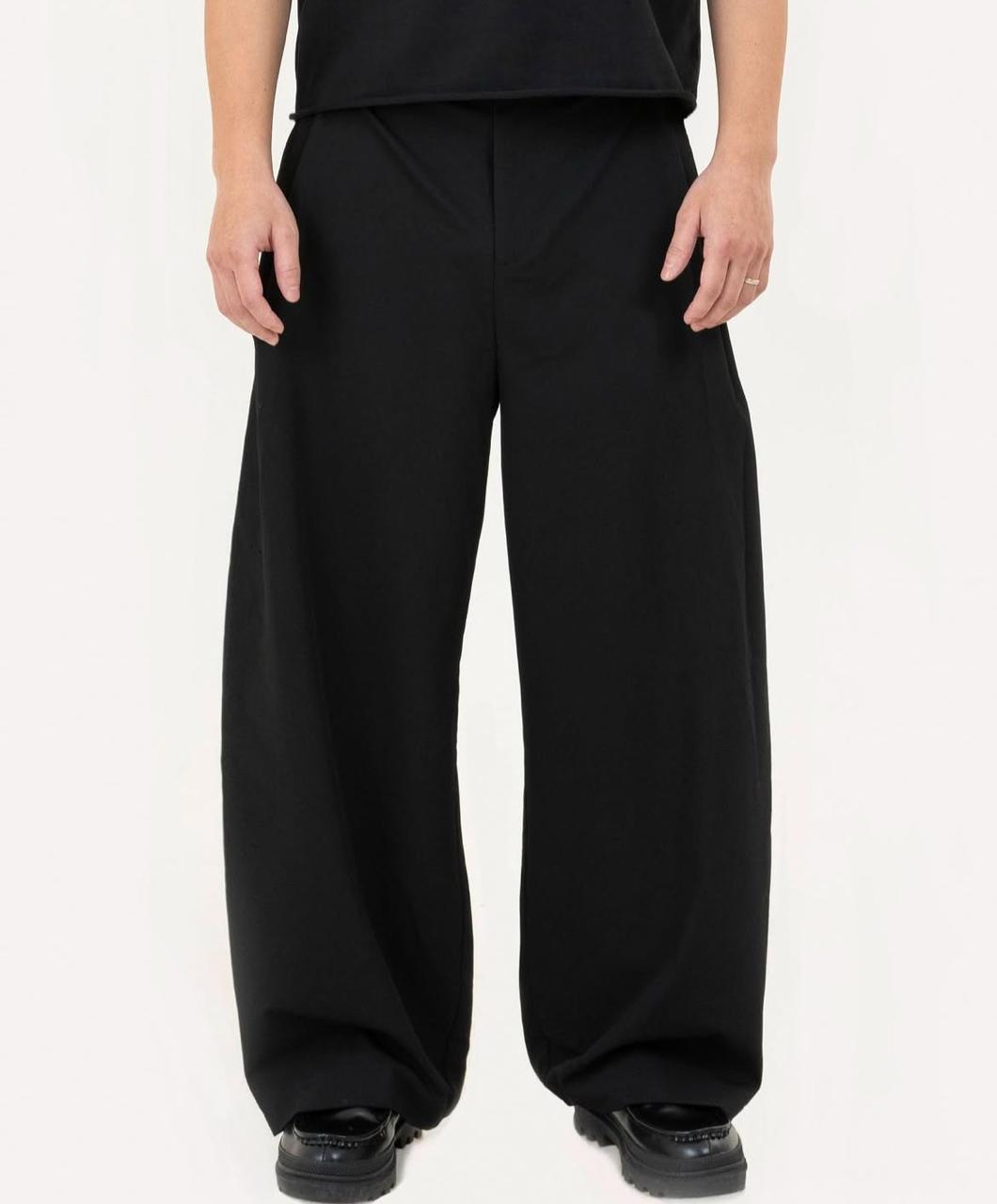 Black Minimalist Wide-Leg Pants for Men – Relaxed & Contemporary Fit